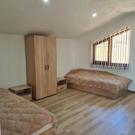 Villa хадживезула *